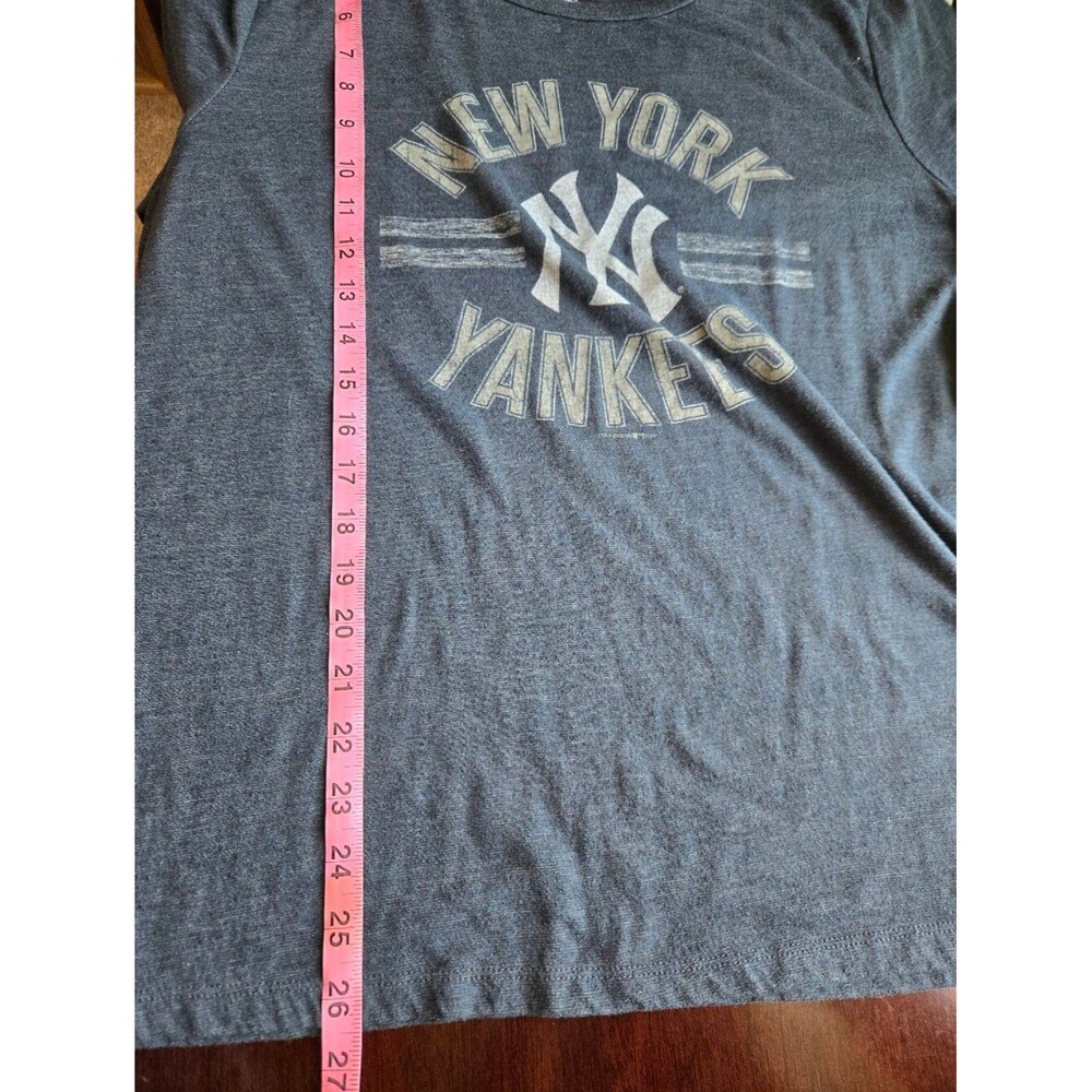 5th & Ocean MLB New York Yankees Tri-Blend Distressed Graphic Tee ⚾ - Picture 4 of 6